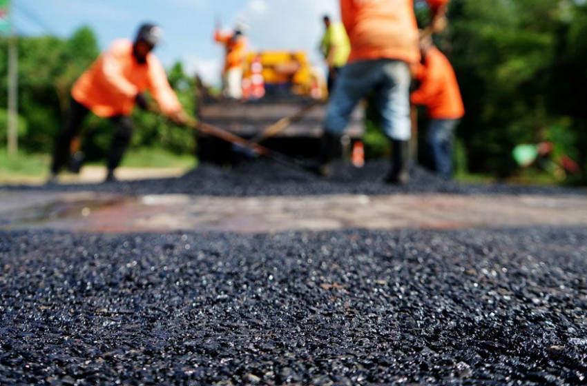 Aszfaltoznak az M1-esen