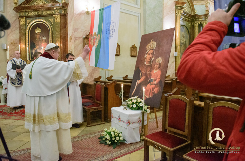 Rábaközi Boldogasszony kegykép másolatát áldották meg a premontrei templomban