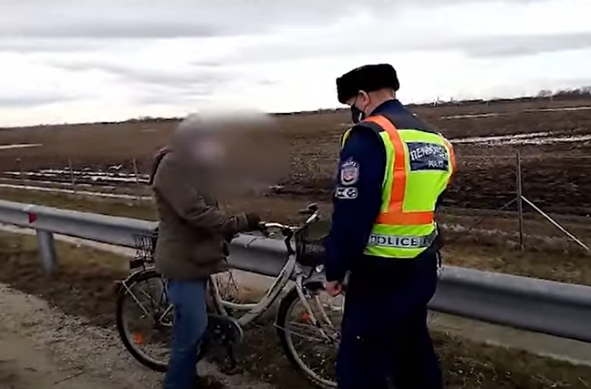 A forgalommal szemben közlekedett az M86-os autóúton egy kerékpáros 