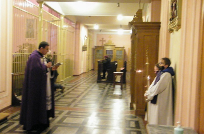 Első keresztúti ájtatosság a kapuvári Szent Anna templomban