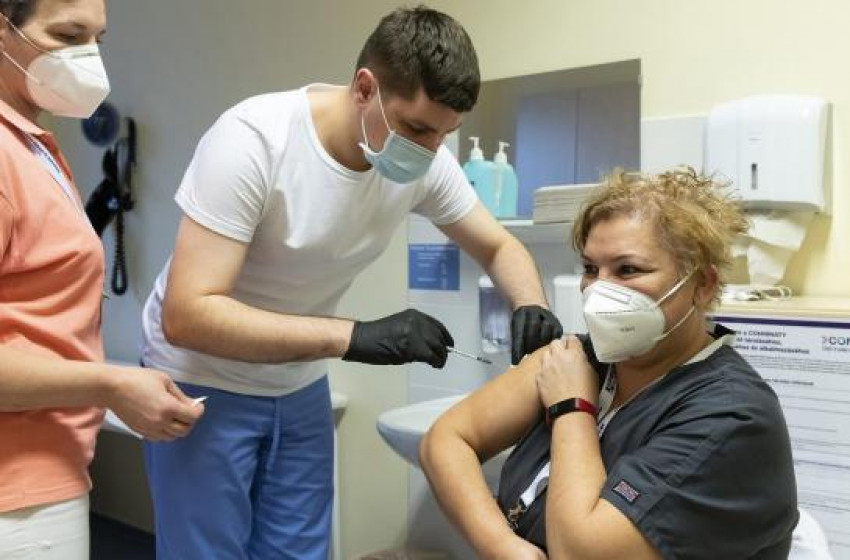 Koronavírus - Megkezdődött az oltási értesítő sms-ek kiküldése