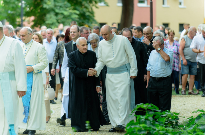 Magasrangú kitüntetésben részesült Bertalan atya