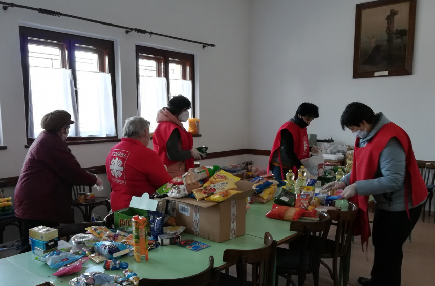 A Katolikus Karitász csornai csoportja nagyböjt idején is segítette a Rábaközben élő családokat