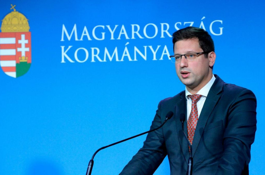 Gulyás: Legkésőbb májusban minden 18 évesnél idősebb ember megkaphatja az első oltást