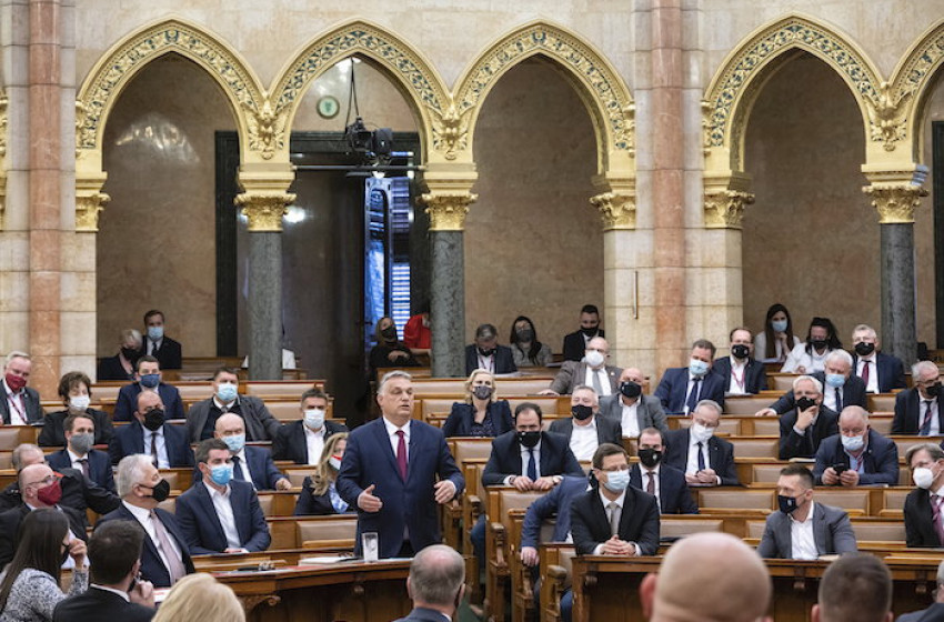 Országgyűlés – Jövő évtől személyijövedelemadó-mentességet kapnak a huszonöt év alatti munkavállalók