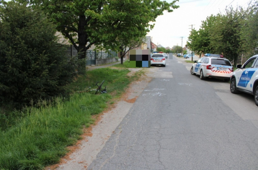 Zaklatta a család nőtagjait, majd szándékosan elütötte kerékpározó testvérüket