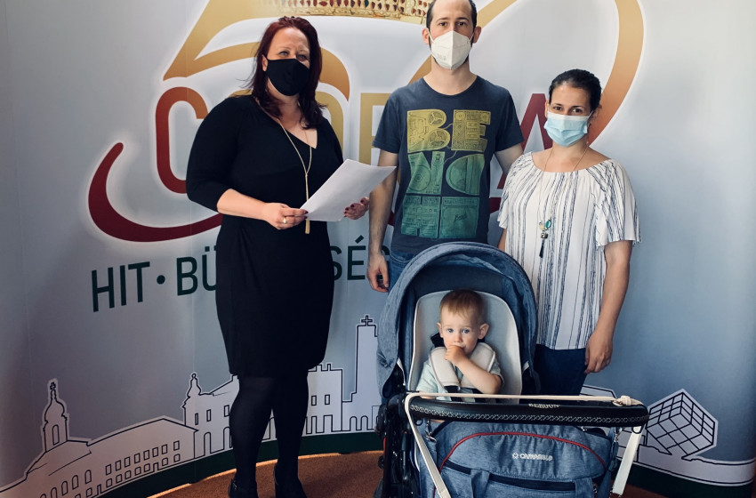 Újabb öt fiatal párt támogatott Csorna Város Önkormányzata 