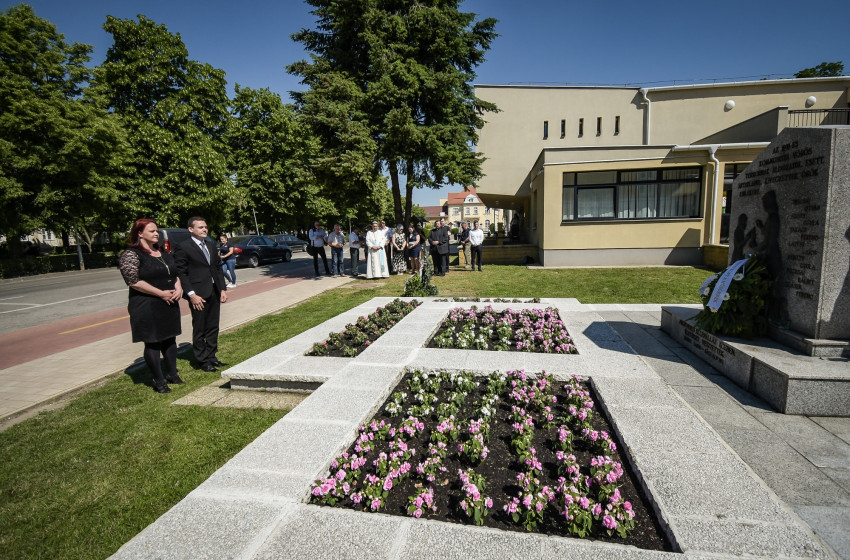 Az 1919-es kommunista Vörösterror áldozataira emlékeztek Csornán