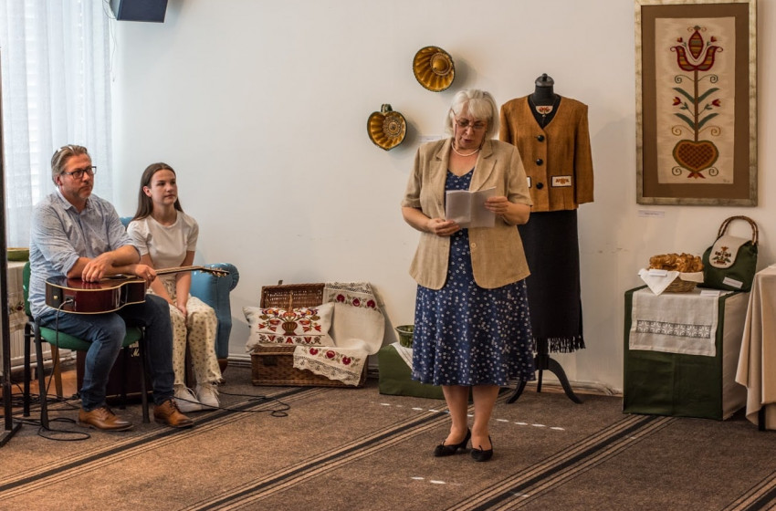 Hagyomány és Újjászületés című kiállítás a Csornai Művelődési Központban