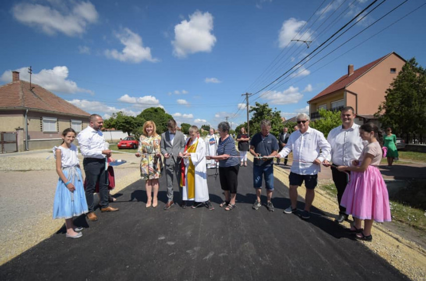 Megújult utcákat adtak át Rábatamásiban