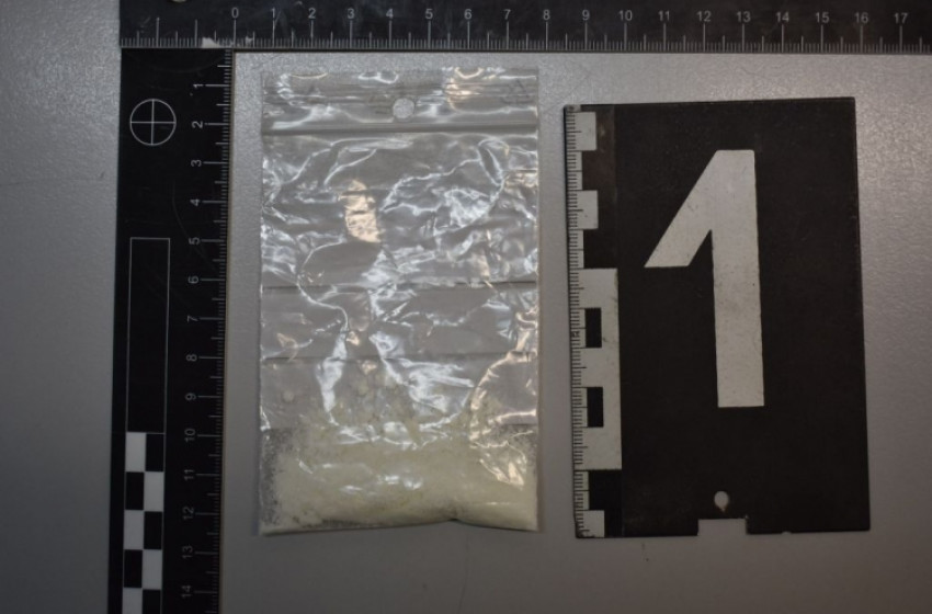 Esernyőbe rejtette a drogot, elkapták Csornán 