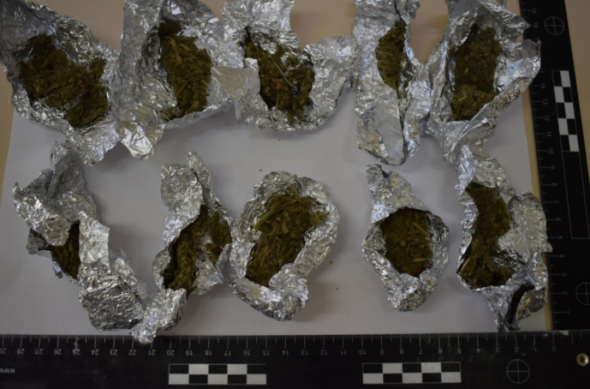 Drogot találtak a csornai férfi ruhájában 