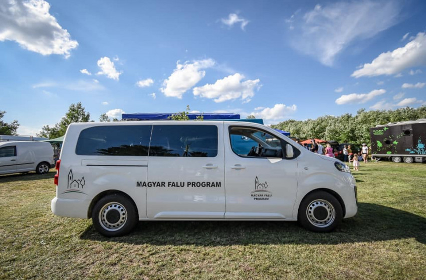 12 település nyert falubuszt térségünkben	