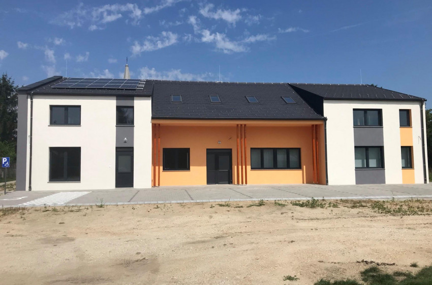 Lassan befejeződik az új egészségház kivitelezése Vitnyéden