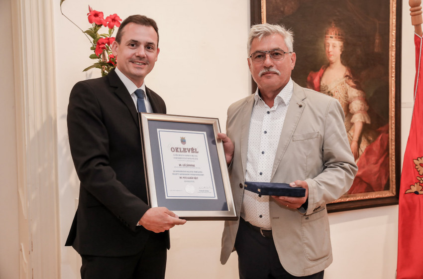 Megyei elismerésben részesült Dr. Leé János bősárkányi háziorvos