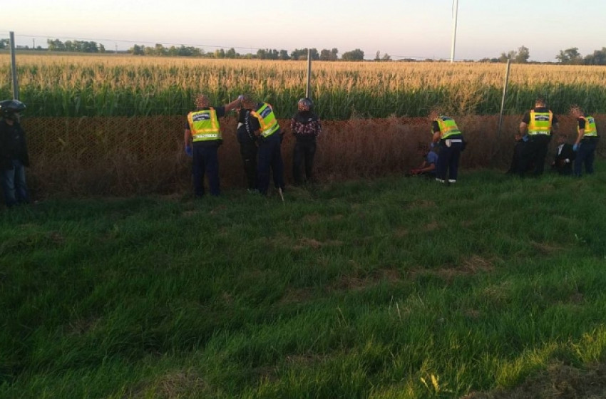 Motoros embercsempészeket fogtak el a rendőrök