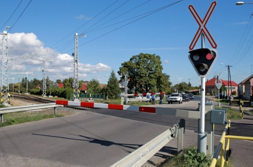 Lezárják a vasúti átjárót Bősárkányban