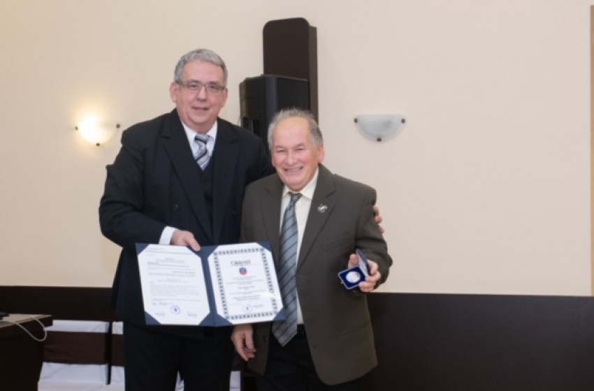 Kapuvár Városáért Emlékérmet kapott Nagy-Kapus Géza