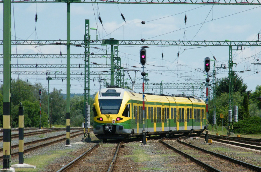 Pótlóbuszok járnak vasárnaptól a Győr-Csorna vonalon