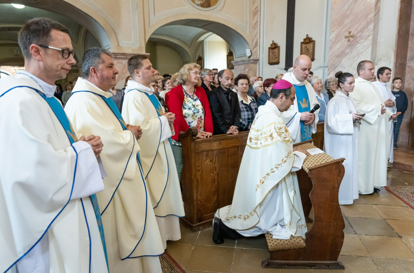 Kegykép búcsú a premontrei templomban