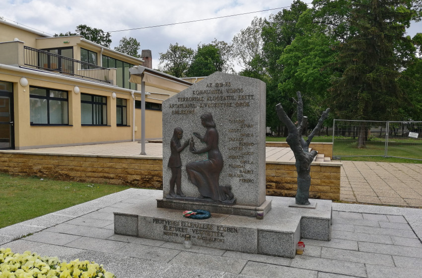 Az 1919-es kommunista vörös terror áldozataira emlékeznek Csornán