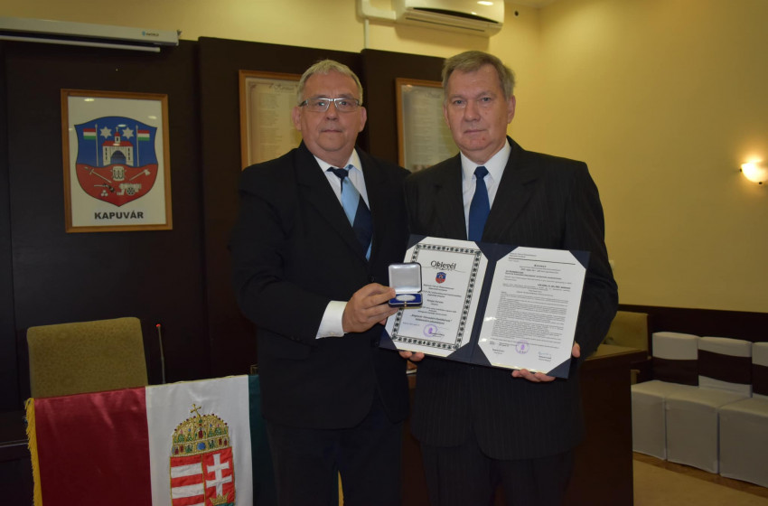 Kapuvár Városáért Emlékérmet kapott Varga Ferenc