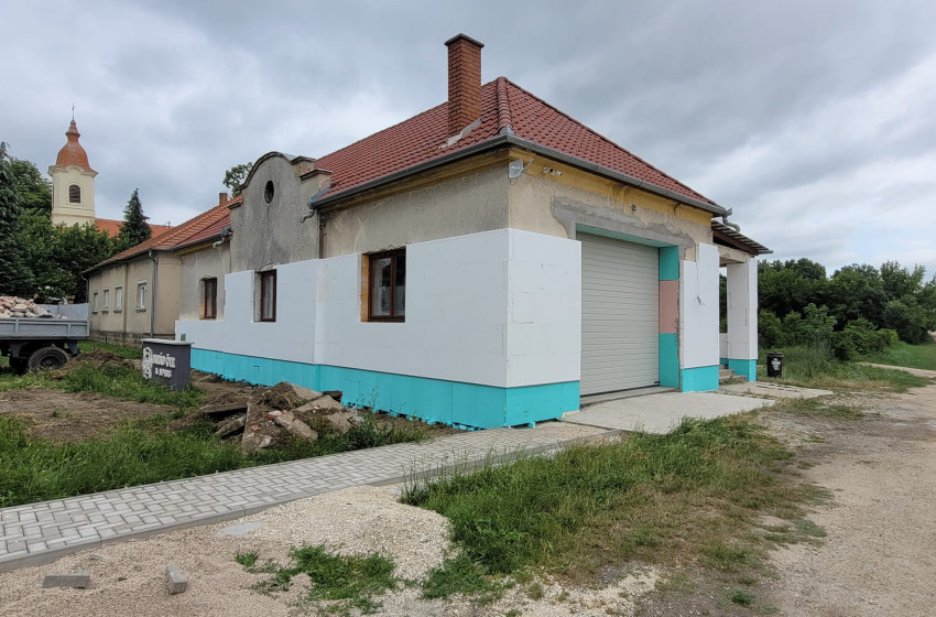 Elkezdődött a farádi tűzoltószertár felújítása 