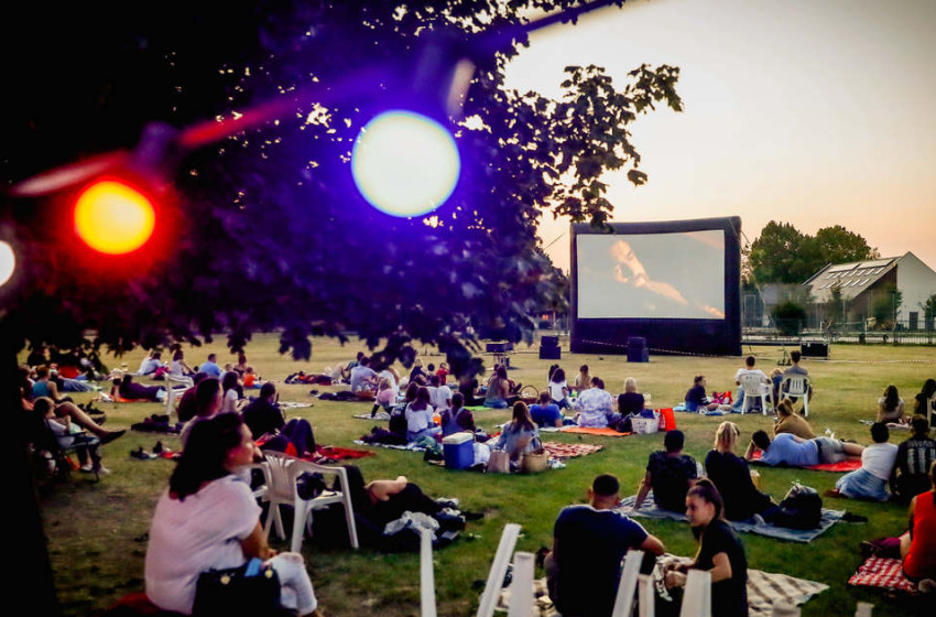 Szabadtéri mozi Szilban