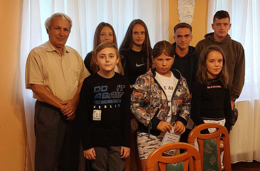 Markotabödögén dicséretet érdemlő diákokat jutalmaztak