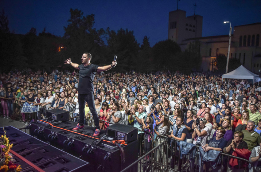 Kis Grófo, Kaczor Feri, 3+2 Együttes – Ma kezdődnek a városnapok Csornán