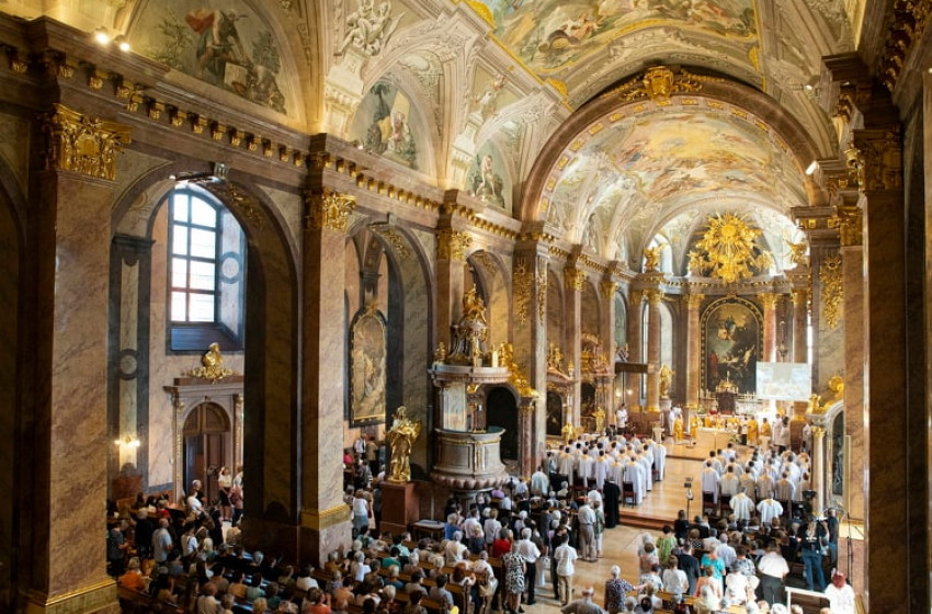 Felszentelték a felújított győri Nagyboldogasszony-Székesegyházat