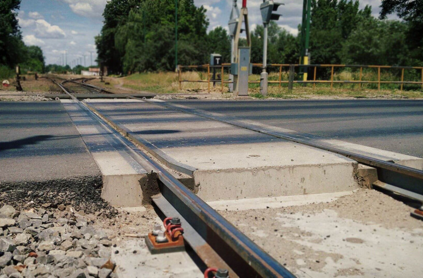 Lezárják a bősárkányi vasúti átjárót