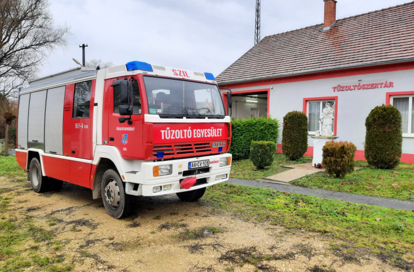 Tűzoltóautót szentelnek Szilban