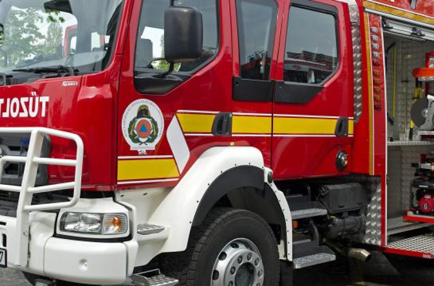 Mezőgazdasági járműbe futott egy autó Szanynál