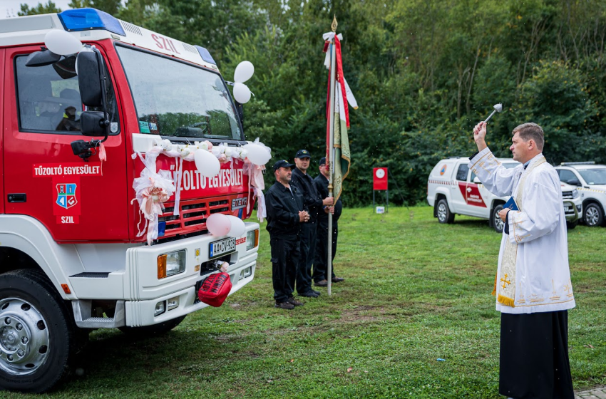 Szili Önkéntes Tűzoltók Ünnepe: Átadták az új tűzoltóautót 