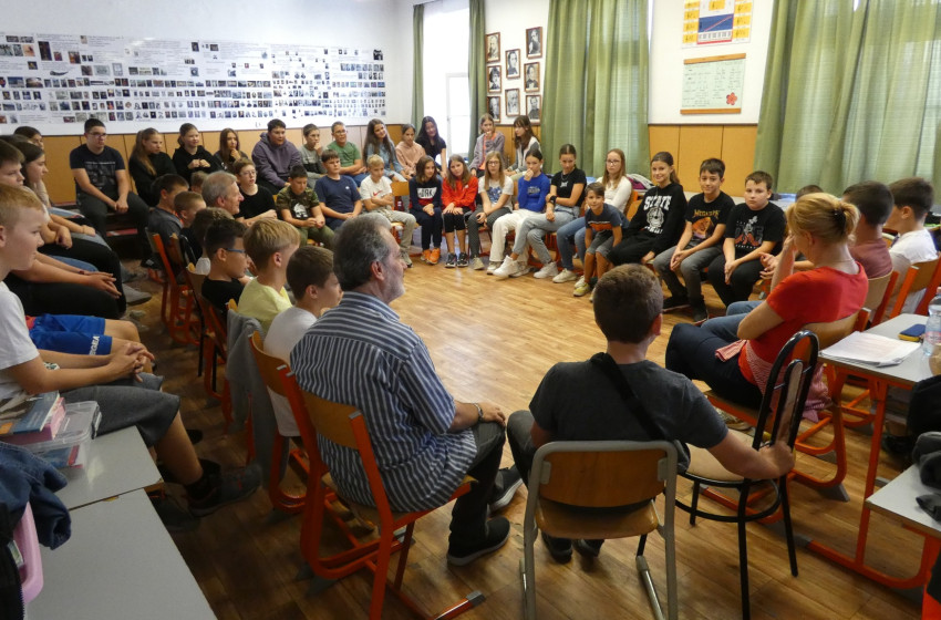 A kapuvári diákok megismerték az elvárások és megfelelni vágyás kihívásait a színház varázsával