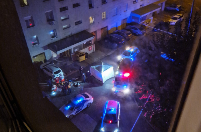 Sokkoló tragédia: kiugrott egy tízemeletes épületből és egy autóra zuhant egy fiatal férfi