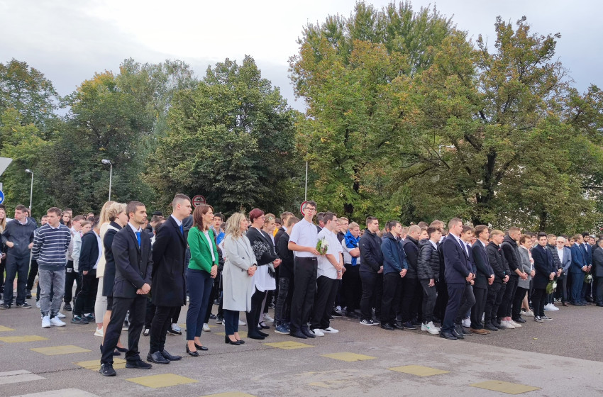 A hősökre emlékeztek a csornai középiskolák