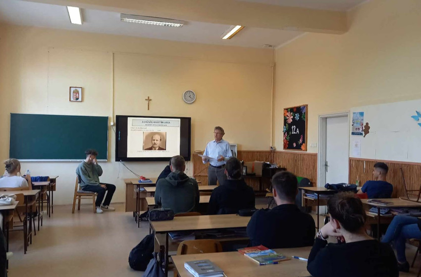 Rendhagyó történelemóra Kapuváron