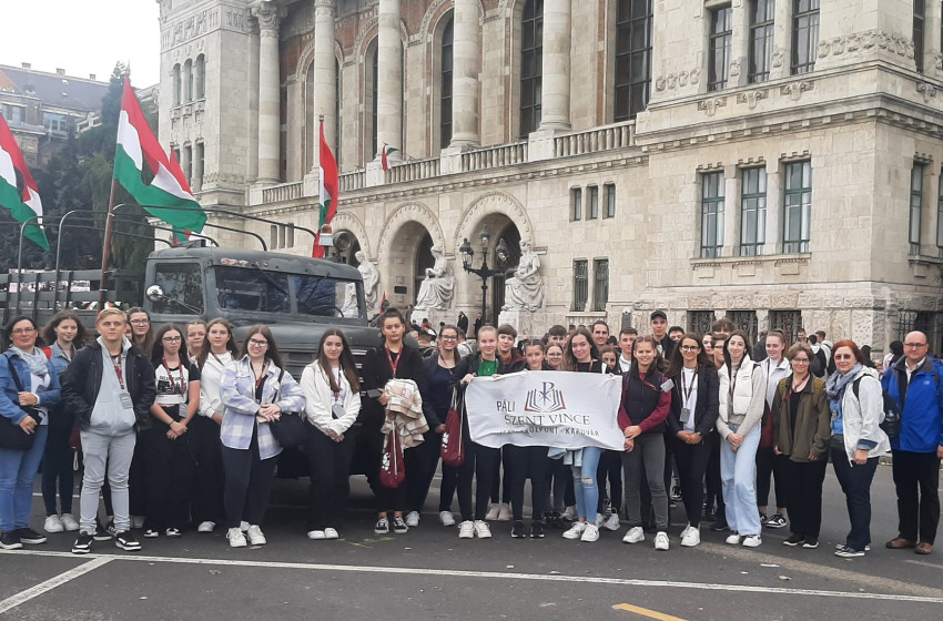 Kapuvári diákok a Gloria Victis 1956 programsorozaton