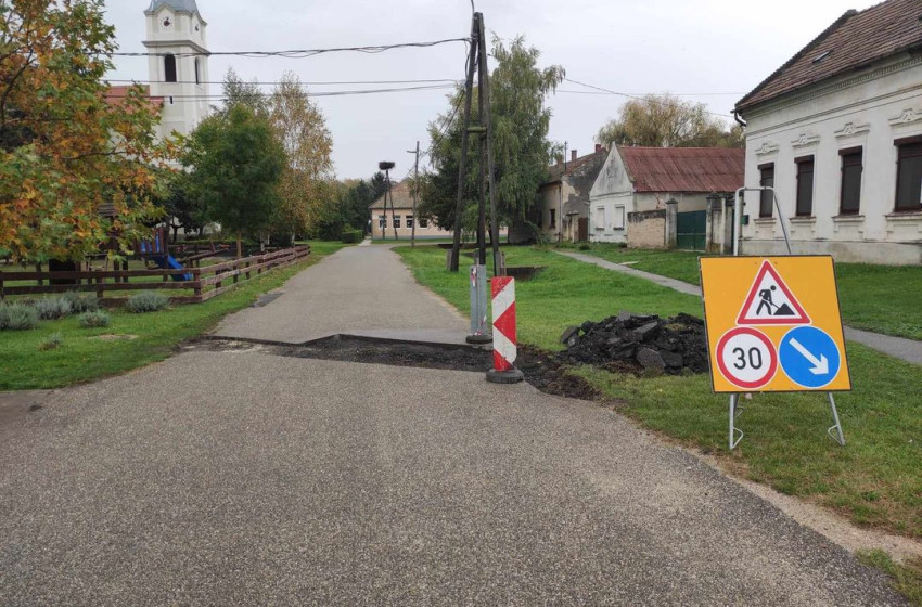Útsüllyedéseket javítanak Rábatamásiban