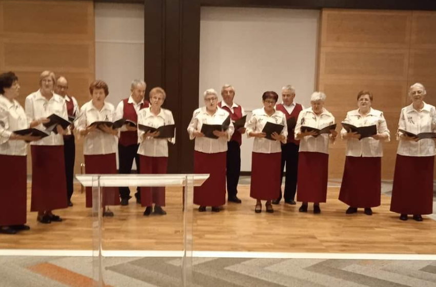KAPU-VÁR Hajnalcsillag Dalkörének hangulatos fellépése az Idősek Világnapján