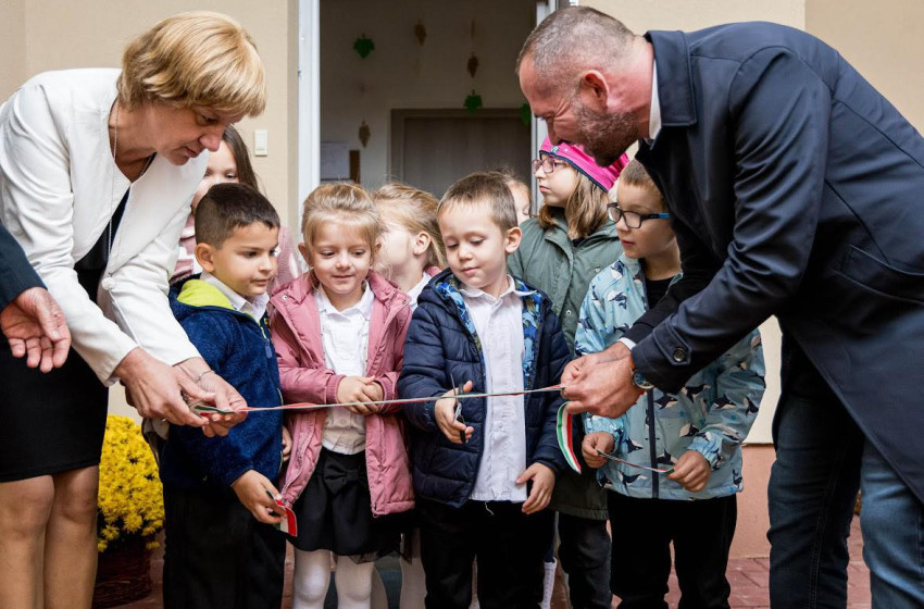 A Magyar Falu Programnak köszönhetően újult meg az óvoda Vágon