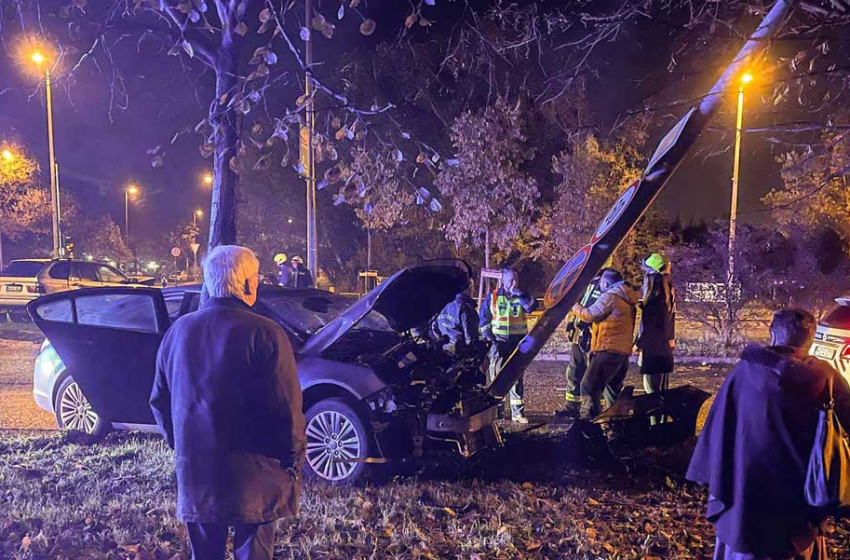 Ronggyá törte a száguldozó BMW terepjáró az Opelt, a vétkes sofőrnek csak a gáz taposásához volt bátorsága, a baleset után lelépett a helyszínről
