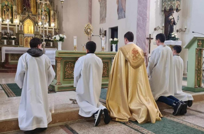 Szentségimádás Gartán