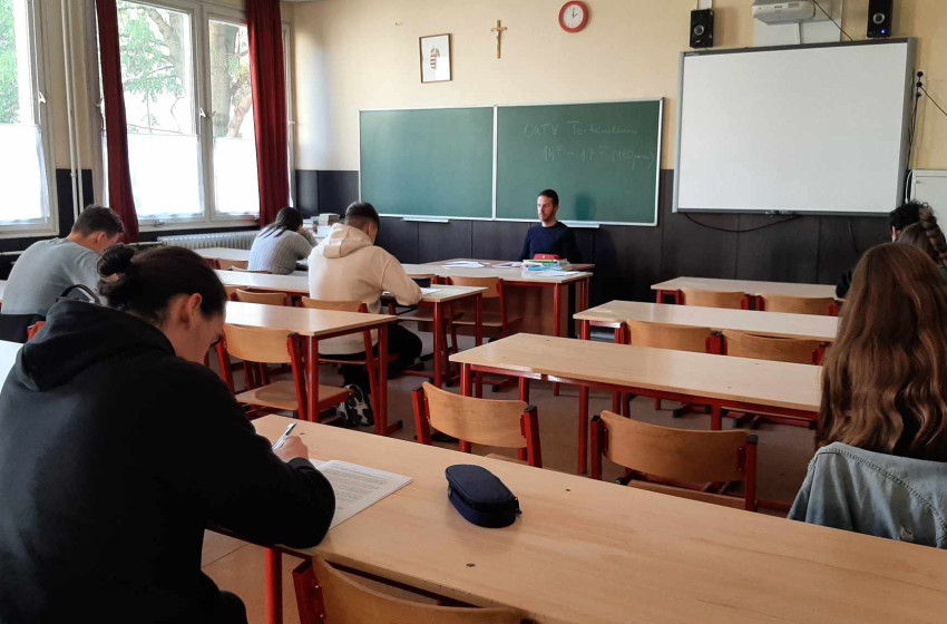 A kapuvári gimnáziumban is kezdetét vette az OKTV-időszak