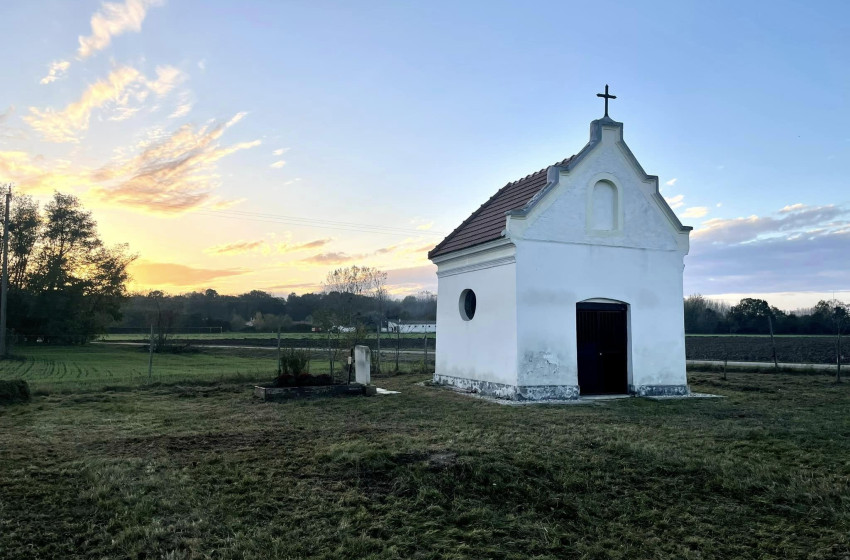 Búcsúi szentmise a szanyi Szent Lénárd kápolnánál 