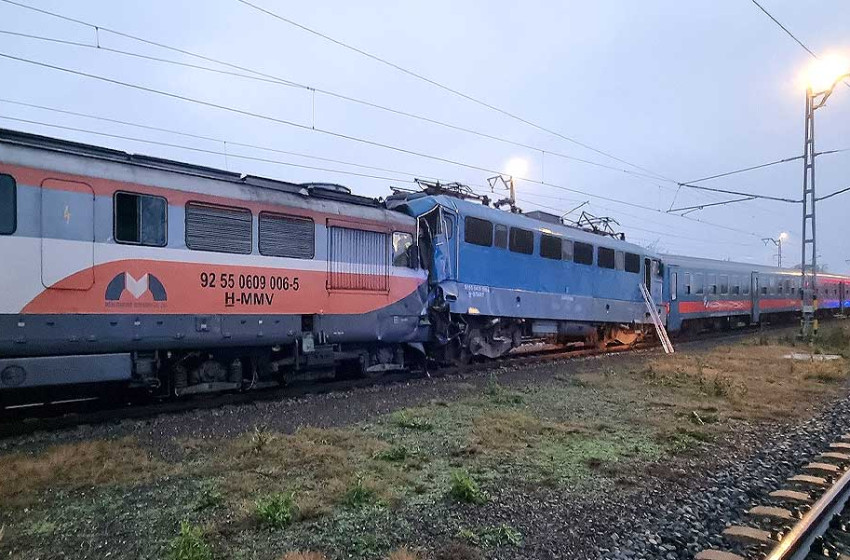 Vonatbaleset Sápnál: összeütközött egy személy- és egy tehervonat, sok a sérült