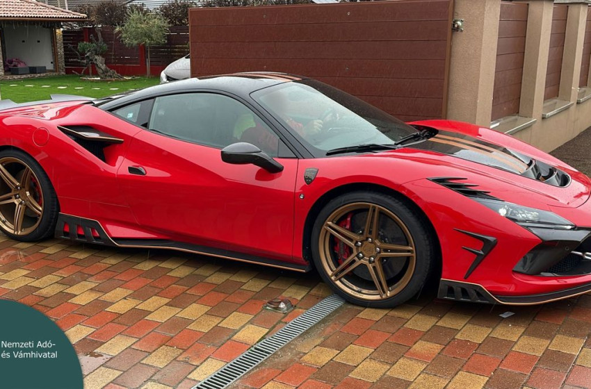Egymillió eurót leltek a NAV-osok a lefoglalt Ferrari csomagtartójában