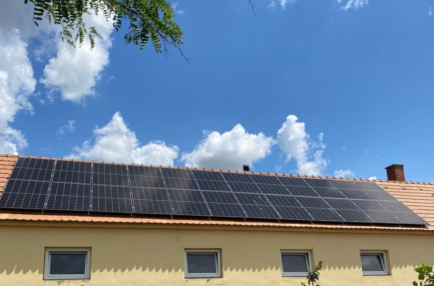 Napelemes rendszerek kerültek felszerelésre Veszkényben